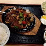 竜の食堂 - 牛肉の鉄板焼き定食