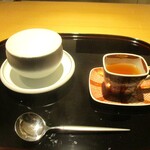 眞善美 - 安徽省のキーマン紅茶で、杏仁豆腐 をいただきます。