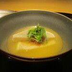 眞善美 - マナガツオのシャンタン餡かけ：下関のマナガツオを最小限に焼きを入れ、富田林の海老芋、九条葱を使い、干し貝柱、干しエビを揚げてニンニク、エシャロットを合わせてXO醬のような海鮮醤油にしたソースと シャンタン餡をかけていただきます。