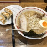 メガらーめん - 料理写真: