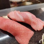 Sushidokoro Noriyoshi - トロと大トロ。一口では食べられないくらい一貫が大きい上、トロットロで最高でした!