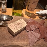 イゾラ ブル - オススメの白レバーパテとカカオチップス