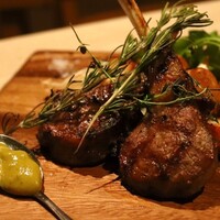 骨付き仔羊の香草グリル　2本