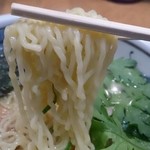 月光仮面 - 中細縮れ麺