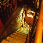 アラビヤコーヒー - 階段を上がって2Fへ