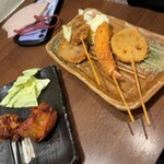 七津屋 - 鶏の唐揚げと串カツの牛、海老、れんこん