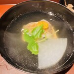 馳走 啐啄一十  - 【写真⑤】炭火焼き白甘鯛(愛媛県八幡浜市)、源助大根(石川県金沢市)、利尻昆布と鮪節の出汁のお椀