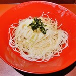 馳走 啐啄一十  - 【写真①】蛤(京都府丹後地域)入り利尻昆布出汁の煮麺、アオサ(島根県)