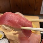 Sushi Motoyama - 豊洲市場から仕入れているという本鮪は
                        確かな美味しさ(*´ч ` *)