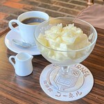 コーネル - レアチーズケーキ　フルーツ添え  ( コーヒー付 )♡