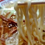 田中そば店 - 麺は平打ち麺。おいしい！