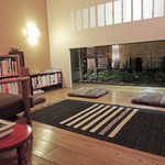 俵屋旅館 - 静かな和室ライブラリー 