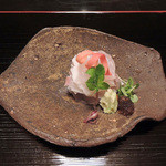 俵屋旅館 - 向附：鯛松皮造り