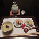 俵屋旅館 - 先附と茶碗蟹羽二重蒸し