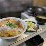 とん通 - とん通のかつ丼