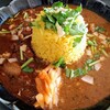 Toneno Kare - 2種あいがけカレー
                ※あご出汁チキンカレー
                ※黒酢のポークビンダルー