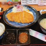 とんかつ十兵衛 - 黒豚ロースカツ定食¥1,760