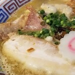 塩そば専門店 桑ばら - レッドロブスターと牛ホルモンの塩