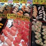 唐戸市場 活きいき馬関街 - フクは100円です