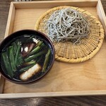 來輪 - 鴨汁そば(粗挽き) 山椒を入れると更に美味