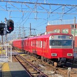 そば くら富 - その他　9:40頃江南(名古屋)方面から柏森駅へ入線する新可児行き急行　後ろ2両が復刻5500系