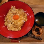 焼鳥とワイン カッシーワ - 令和5年12月
            ランチタイム(11:00〜)
            W親子丼(みそ汁、漬けもの付) 税込850円