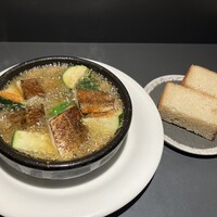 コメール マル イ モンターニャ - カマスとズッキーニのアヒージョ　1,500円
                パン　150円
