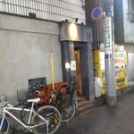 Nihonshu Baru Fanki Harudatsu Namihei Essensu - 店舗外。