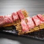 焼肉と薬膳 味ノ輪 - A5ランク山形雪降り和牛【中落ちサイコロ】