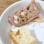 工 - パテ・ド・カンパーニュと食べかけバゲット