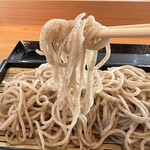 乙蕎麦 - 透明感さえある粗挽き