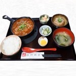 西村商店 - 牛すじ煮込み定食