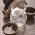 h Rokkon - キリリと冷やした日本酒のロックも濃厚な地酒を選ぶからこそ楽しめます。