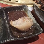 Jirobe - 焼いた豚足を、焼肉のタレで