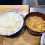 Tonkatsu Kuroda - ・白飯と赤出汁