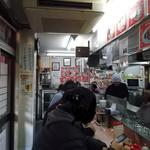 ラーメンかいざん - 昭和風の店内