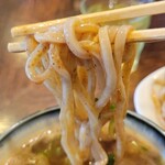 麺や 紡 - つけ汁につけて