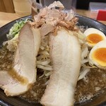 ひろき家 - 期間限定味噌ラーメン900円に半熟煮卵子100円、チャーシュー150円をトッピング　軽く1,000円オーバー