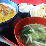 中華料理 紅蘭 - 親子丼（？）＋生ヤサイ