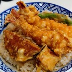 かめや - 令和5年12月
ランチタイム(12:00〜14:00)
天丼 税込600円