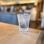 クラフト サケ スタンド やなか純米や - 宮崎 黒木本店 尾鈴山蒸留所 OSUZU GIN 45°ソーダ割り（550円税込）