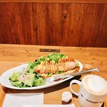 NEW YORKER'S Cafe - BLTドッグ  カフェラテ ホット