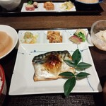 東山 みずほ - 一汁六菜定食（サバ塩焼き）