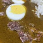 牛すじカレー 小さなカレー家 - 牛すじカレーライス 大盛(750円)と玉子(ゆで)(50円)