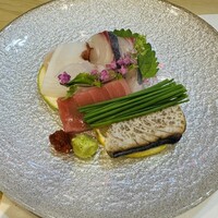 鮨割烹影虎 - 刺身の盛り合わせ