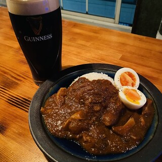 《週末限定》ビールをふんだんに使った、コクのある自家製カレー