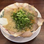 ラーメン 魁力屋 - 特製醤油肉入りラーメン