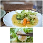 Duang Dee - ◆野菜と海老の炒め物・・お塩ベースで優しい味わい。海老チャンは一つだけでしたので、ほぼお野菜炒め。(^◇^;)