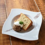 シフォンケーキ コーヒーアイス添え