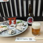 焼がきの はやし - まずは、宮島ビールと生牡蠣！